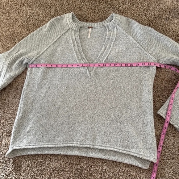 Free People Lovely Lines Bell Sleeve Sweater in Grey
size Medium Oversized - Picture 11 of 12